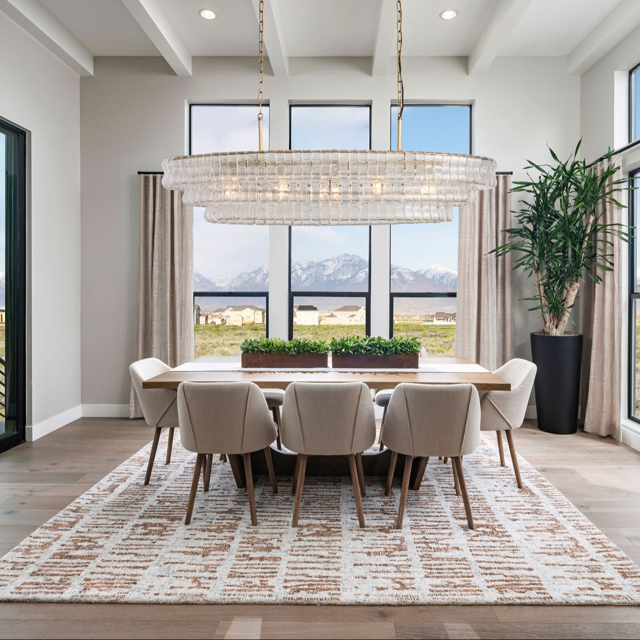 Ghiaccio Clear Class Oval Chandelier