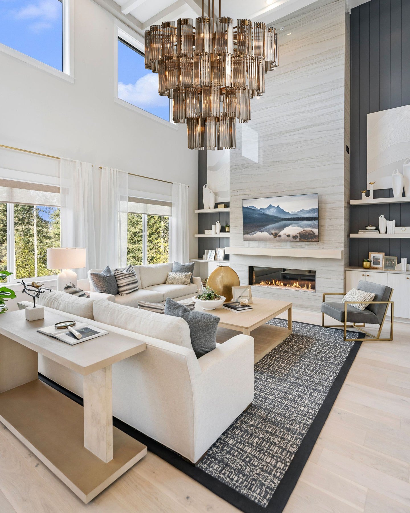 Lumivera Delsie Chandelier - Thumbnail 2