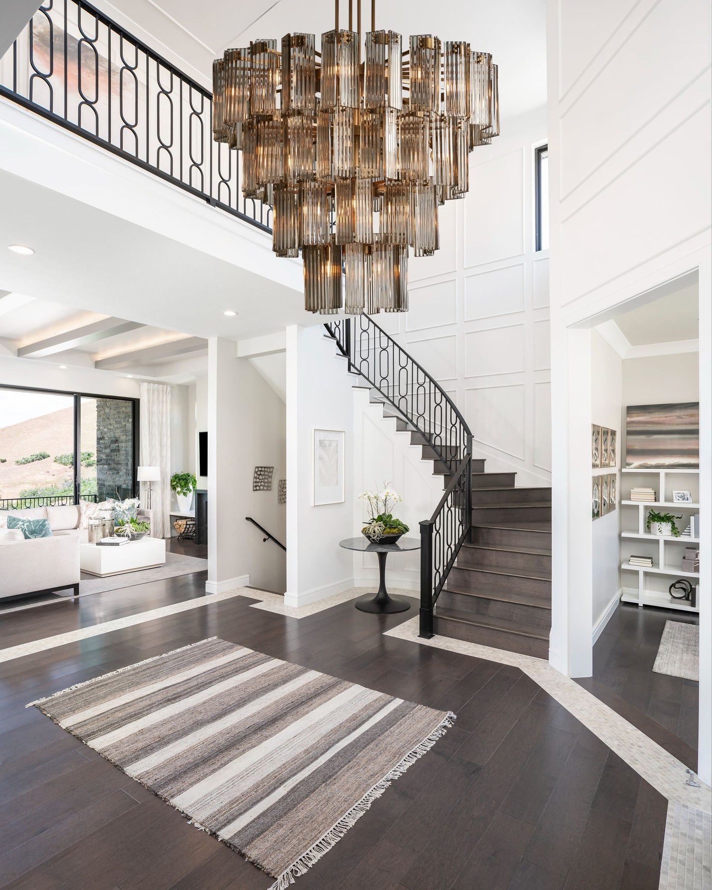 Lumivera Delsie Chandelier - Thumbnail 3