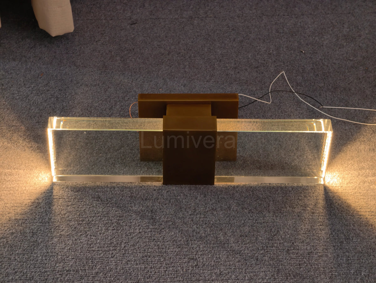 Serrat Linear Sconce